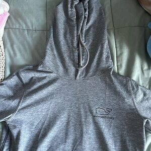PERFORMANCE STYLE vineyard vines top with hood